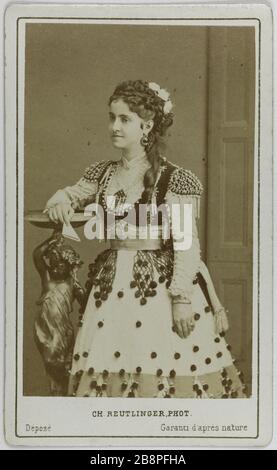 Vertical Patti Adelina (Adela Juana Maria, called) (1843-1919) (opera singer) Portrait d'Adelina Patti (Adela-Juana-Maria, dite), (1843-1919), chanteuse lyrique. Carte de visite (recto). Photographie de Charles Reutlinger. Tirage sur papier albuminé, entre 1860 et 1890. Paris, musée Carnavalet. Stock Photo