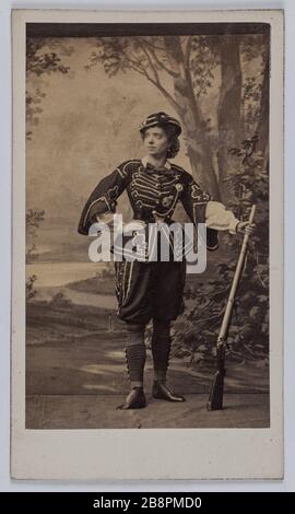 Portrait of Robert Eugenie (1835-1906), actress at the Porte Saint-Martin theater in 1865. Portrait d'Eugénie Robert (1835-1906), actrice au Théâtre de la Porte Saint Martin en 1865. Carte de visite (recto). Photographie de Pierre Petit & Trinquart. Tirage sur papier albuminé, 1860-1890. Paris, musée Carnavalet. Stock Photo