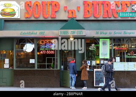 Famous Cozy Soup & Burger, 739 Broadway, New York. NYC storefront photo of a diner restaurant in the East Village of Manhattan. Stock Photo