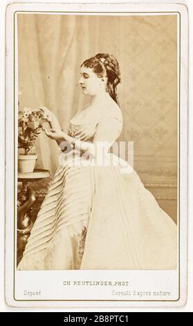 Portrait of Marie Tissier, actress Portrait de Marie Tissier, actrice