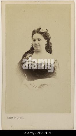 Portrait of Bellamy, Maria (1835-), (actress) Numa Fils. Portrait de Bellamy, Maria, (1835-), (actrice). Carte de visite (recto). Tirage sur papier albuminé. 1870-1890. Paris, musée Carnavalet. Stock Photo