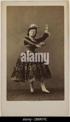 Portrait of Bellamy, Maria (1835-), (actress) Paul Emile Pesme. Portrait de Bellamy, Maria, (1835-), (actrice). Carte de visite (recto). Tirage sur papier albuminé. 1870-1890. Paris, musée Carnavalet. Stock Photo