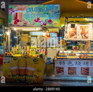 Juice bar stall selling freshly made fruit juice in Jalan Alor Bukit Bintang Kuala Lumpur Malaysia. Stock Photo