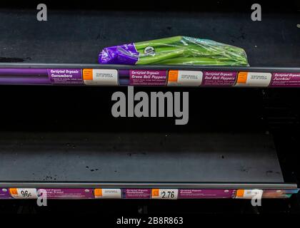 Coronavirus related sign reading Temporariy Out of Stock with one bag of celery left at a supermarket Stock Photo