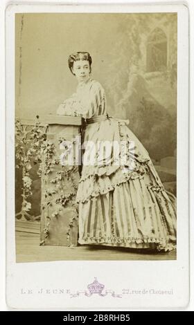 Portrait of Princess Metternich (1836-1921), born Princess Pauline Sandor, Austrian ambassador in Paris. Levitsky Le jeune. Portrait de la princesse de Metternich (1836-1921), née Princesse Pauline Sandor, ambassadrice d'Autriche à Paris. Carte de visite (recto). Tirage sur papier albuminé. 1860-1890. Paris, musée Carnavalet. Stock Photo