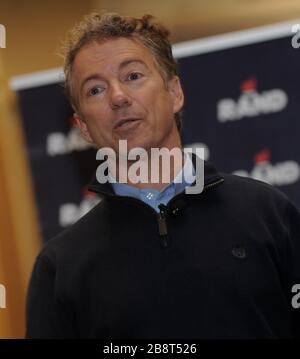 Davenport, Iowa. 29th Jan, 2016. Democratic presidential candidate Sen ...