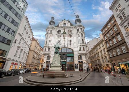 Vienna, Austria. Statue of Johannes Gutenberg, the inventor of modern book printing, at Regensburger Hof in the center of Wien at Am Lugeck Stock Photo