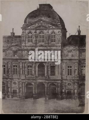 The Pavillon de l'Horloge, Palais du Louvre, 1st arrondissement, Paris. Le pavillon de l'Horloge, palais du Louvre. Paris (Ier arr.). Charbon. Photographie de Charles Soulier. 1855. Paris, musée Carnavalet. Stock Photo