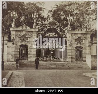 Chateau des Fleurs, 1860. Castle of Flowers, Vine Street, 16th arrondissement, Paris. Château des Fleurs, rue des Vignes, Paris (XVIème arr.). Photographie anonyme. Vue unique tirée sur papier albuminé. Vers 1855-1865. Paris, musée Carnavalet. Stock Photo