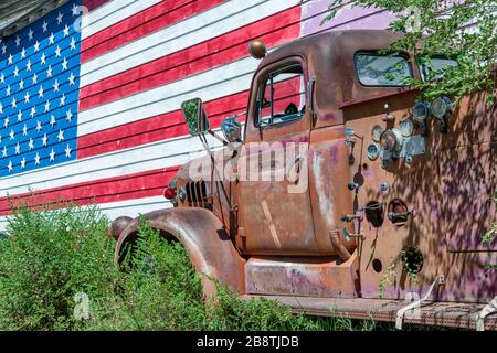 Old truck and american flag, symbol of US Route 66. Stock Photo