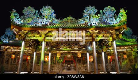 Leong San Tong Khoo Kongsi is probably the most impressive Chinese clan house in Georgetown, Penang Island, Malaysia. Taken on evening when landmark b Stock Photo