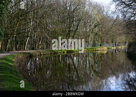 Leeds - Liverpool canal, Apperley bridge, West Yorkshire in Spring Stock Photo