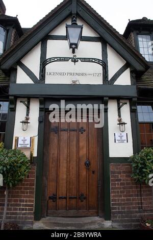 Windsor, Berkshire, UK. 22nd March, 2020. The Royal Windsor Public House closes temporarily following Government advice to pubs and restaurants in the UK. Credit: Maureen McLean/Alamy Stock Photo