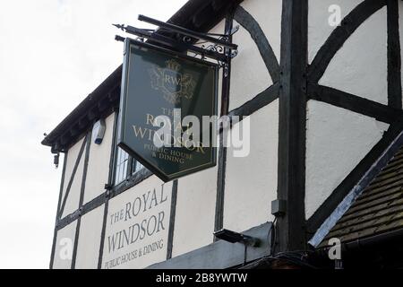 Windsor, Berkshire, UK. 22nd March, 2020. The Royal Windsor Public House closes temporarily following Government advice to pubs and restaurants in the UK. Credit: Maureen McLean/Alamy Stock Photo