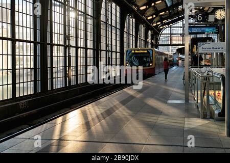 Berlin, Deutschland. 22nd Mar, 2020. 22.03.2020, the train stations in Berlin are pretty empty. Because of the corona virus, people mostly stay at home and make sure that, like here, Friedrichstrasse station is relatively empty. | usage worldwide Credit: dpa/Alamy Live News Stock Photo