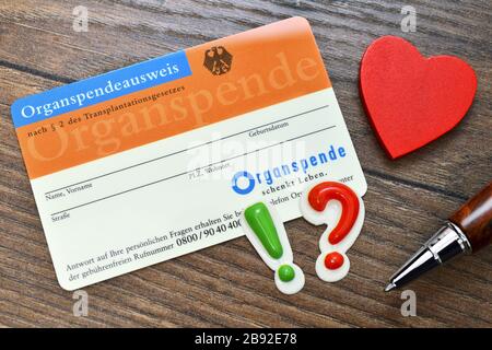 Organ donation identity card with heart, exclamation point and question mark, approval solution with the organ donation, Organspendeausweis mit Herz, Stock Photo
