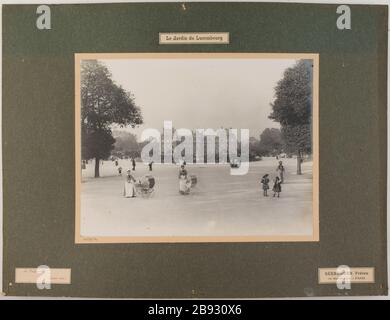 The Jardin du Luxembourg // The Parterre. / August 1906. The garden of the pit of Luxembourg, the Palais Bourbon in the background, 6th arrondissement, Paris Le parterre du jardin du Luxembourg, le Palais Bourbon à l'arrière plan. Paris (VIème arr.). Photographie de Séeberger Frères. Tirage au gélatino-bromure d’argent, 1906. Paris, musée Carnavalet. Stock Photo