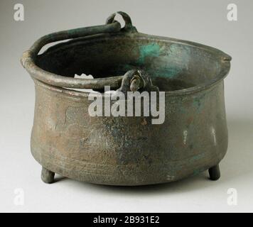Pot With Feet And Handle English Egypt Roman Period 30 Bce 395 Ce Or Later Furnishings Cookware Bronze Diameter 4 15 16 In 12 5 Cm Height 2 1 2 In 6 4 Cm Gift