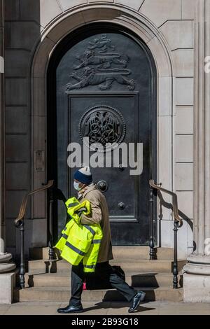 London, UK. 23rd Mar 2020. Masked as people pass the Bank of England - Anti Coronavirus (Covid 19) outbreak in London. Credit: Guy Bell/Alamy Live News Stock Photo