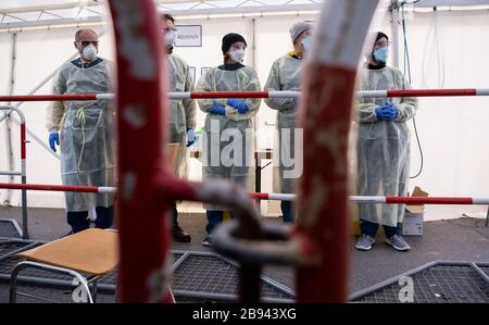 Munich, Germany. 23rd Mar, 2020. Medical personnel work in a new test station in front of the Tropical Institute for people with Covid-19 suspicion. Only medical personnel and specific professional groups such as the police or fire brigade are to be tested at the new test station. Credit: Sven Hoppe/dpa/Alamy Live News Stock Photo