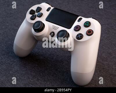 Sony ps4 on sale controller uk