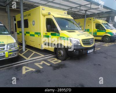 National Ambulance Service Intermediate Care Vehicle, Bantry Ambulance Base, Bantry, West Cork, Ireland Stock Photo