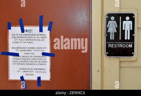 public bathrooms closure noticw in Cann Park, Union City, California due to coronavirus Stock Photo
