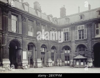 71 RUE DU TEMPLE 71, rue du Temple, vue sur la cour. Paris (IVème arr.). Photographie attribuée à Charles Lansiaux, 17 octobre 1916. Paris, musée Carnavalet. Stock Photo