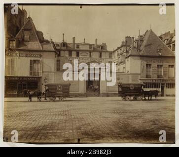 HOTEL NESMOND, 55 WHARF TOURENELLE, 5TH DISTRICT, PARIS Hôtel de Nesmond, 55 quai de la Tourenelle. Paris (Vème arr.), 1902. Photographie d'Eugène Atget (1857-1927). Paris, musée Carnavalet. Stock Photo