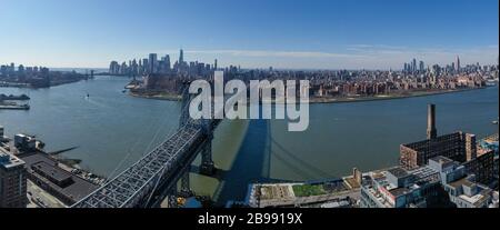 Panoramic view of the Williamsburg Bridge from Brooklyn, New York. Stock Photo