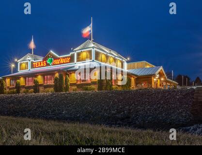 New Hartford, New York - Mar 19, 2020: Night View of Texas Roadhouse Restaurant Location, Texas Roadhouse is a Chain Restaurant Offering Western Theme Stock Photo