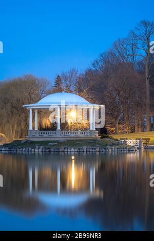 Beautiful view of of Central Park in Manhattan, where people stroll ...