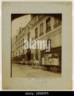 HOTEL ALBRET, 31 RUE DES FRANCS BOURGEOIS, 3RD DISTRICT, PARIS Hôtel d'Albret, 31 rue des Francs Bourgeois, Paris (IIIème arr.), 1898. Photographie d'Eugène Atget (1857-1927). Paris, musée Carnavalet. Stock Photo