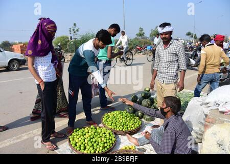 Prayagraj, Uttar Pradesh, India. 24th Mar, 2020. Prayagraj: People buying vegetable during lockdown in the wake of Coronavirus outbreak in Prayagraj on Tuesday, March 24, 2020. (Credit Image: © Prabhat Kumar VermaZUMA Wire) Stock Photo