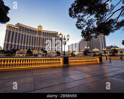 Las Vegas, MAR 23, 2020 - Dusk special lockdown cityscape of the famous Strip with Bellagio Hotel and Casino Stock Photo