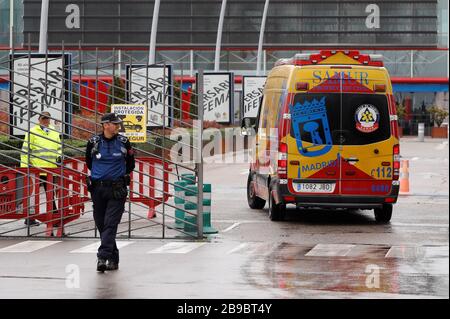 (200324) -- MADRID, March 24, 2020 (Xinhua) -- An ambulance arrives at the IFEMA Exhibition center in Madrid, Spain, March 23, 2020. Sunday saw the first patients arrive at the field hospital which has been set up at the IFEMA exhibition center in Madrid by members of the Spanish military's Emergency Response Unit. The field hospital will eventually have space for 5,500 beds and also an intensive care unit. SPAIN OUT. LATIN AMERICA OUT. (EFE/Handout via Xinhua) Stock Photo