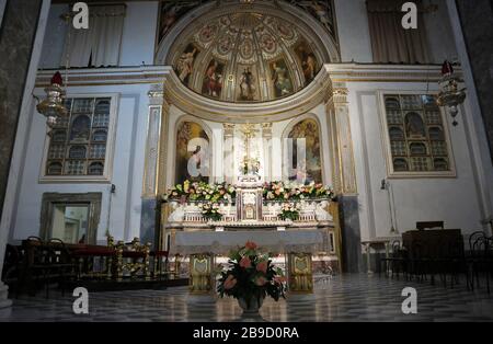 Sorrento - Altare della Basilica di Sant'Antonino Stock Photo