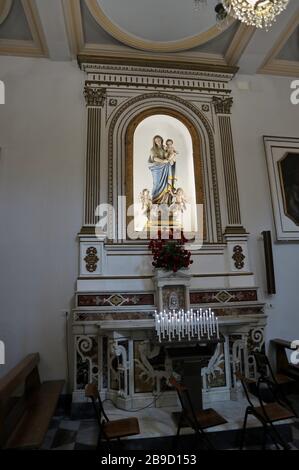 Sorrento - Altare laterale della Basilica di Sant'Antonino Stock Photo