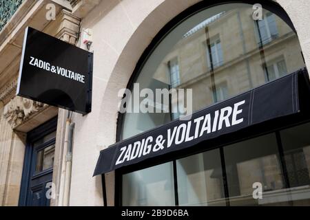 Longchamp Sign and Logo of Store Luxury French Brand Owned by LVMH Group  Editorial Image - Image of craft, bordeaux: 197029835