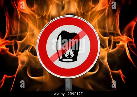 PHOTOMONTAGE, sky lantern no parking sign before flames, symbolic photo for danger of fire by sky lanterns, FOTOMONTAGE, Himmelslaterne-Verbotsschild Stock Photo