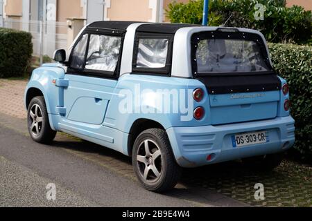 Bordeaux , Aquitaine / France - 01 15 2020 : Bluesummer EV Electric car Carsharing From Bolloré PSA Peugeot  Citroen E-Mehari Stock Photo