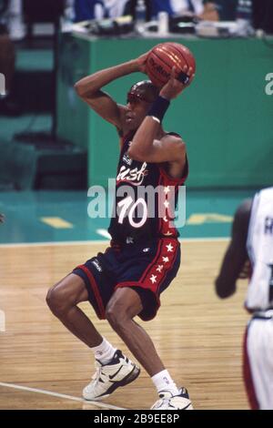 firo: Jul 22, 1996 Sports, basketball, men, men's Olympics, Summer Olympics Olympics, Atlanta, 96, 1996, old pictures, USA wins the gold medal USA - Angola 87:54 Reggie Miller, full figure, 5x NBA All-Star | usage worldwide Stock Photo