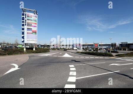A view of Lakeside Retail Park in Thurrock, Essex, the day after Prime Minister Boris Johnson put the UK in lockdown to help curb the spread of the coronavirus. Stock Photo