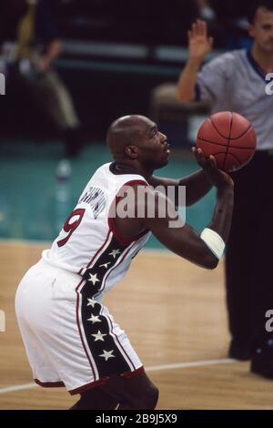 firo: Jul 22, 1996 Sports, basketball, men, men's Olympics, Summer Olympics Olympics, Atlanta, 96, 1996, old pictures, USA wins the gold medal USA - Argentina 96:68 withch Richmond, half figure | usage worldwide Stock Photo