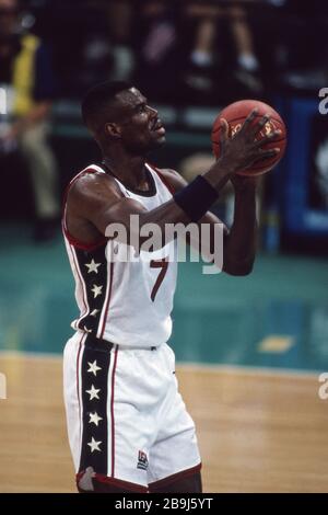 firo: Jul 22, 1996 Sports, basketball, men, men's Olympics, Summer Olympics Olympics, Atlanta, 96, 1996, old pictures, USA wins the gold medal USA - Argentina 96:68 Davi Robinson, half figure | usage worldwide Stock Photo