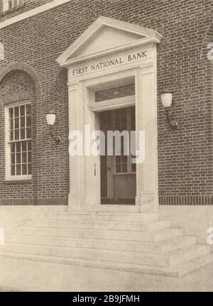 First National Bank, Aberdeen, Maryland. Detail of entrance. Henry P. Hopkins, Architect. L.H. Fowler, Associate Architect (1922) Stock Photo
