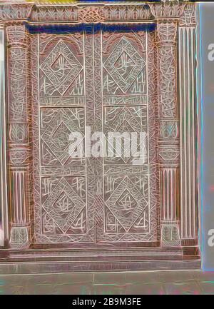 Elegantly carved Arab doorway, in former Sultan's palace. 1936, Zanzibar, Tanzania Stock Photo