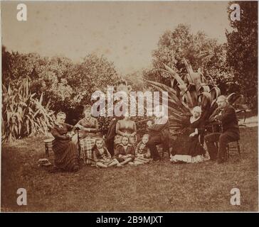 Victor Hugo surrounded by family and friends in the garden of Hauteville House Victor Hugo entouré de sa famille et d'amis dans le jardin de Hauteville House. 1878. Epreuve sur papier albuminé. Photographie de Valentin Guillon. Paris, Maisons de Victor Hugo. Stock Photo