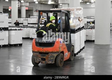 Members of the Ntional Guard at the construction of temporary FEMA hospital at Jacob K. Javits Convention Center on March 23, 2020 in New York. Stock Photo