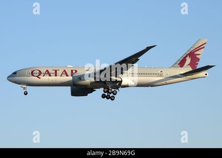 Qatar Airways Boeing 777 on final approach inbound from Doha. Long haul 777-200 aircraft registered as A7-BBE Stock Photo